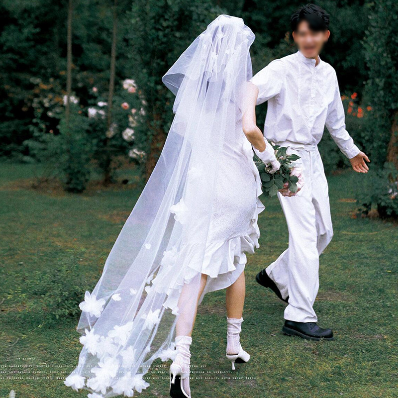 白色花朵头纱新娘主婚纱森系甜美图片