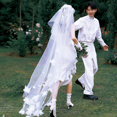 白色花朵头纱新娘主婚纱森系甜美