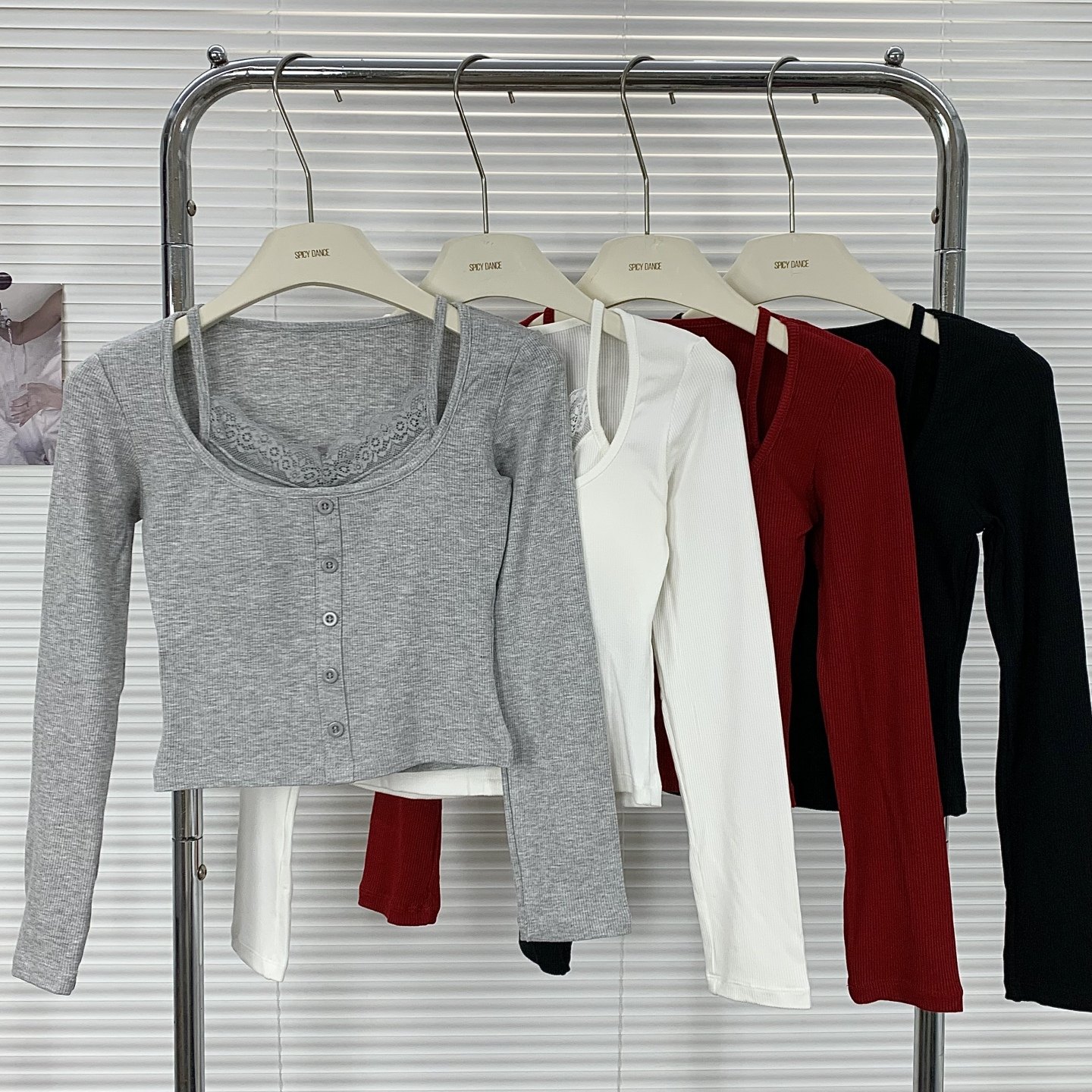 韩系减龄U领蕾丝拼接T恤女卡腰