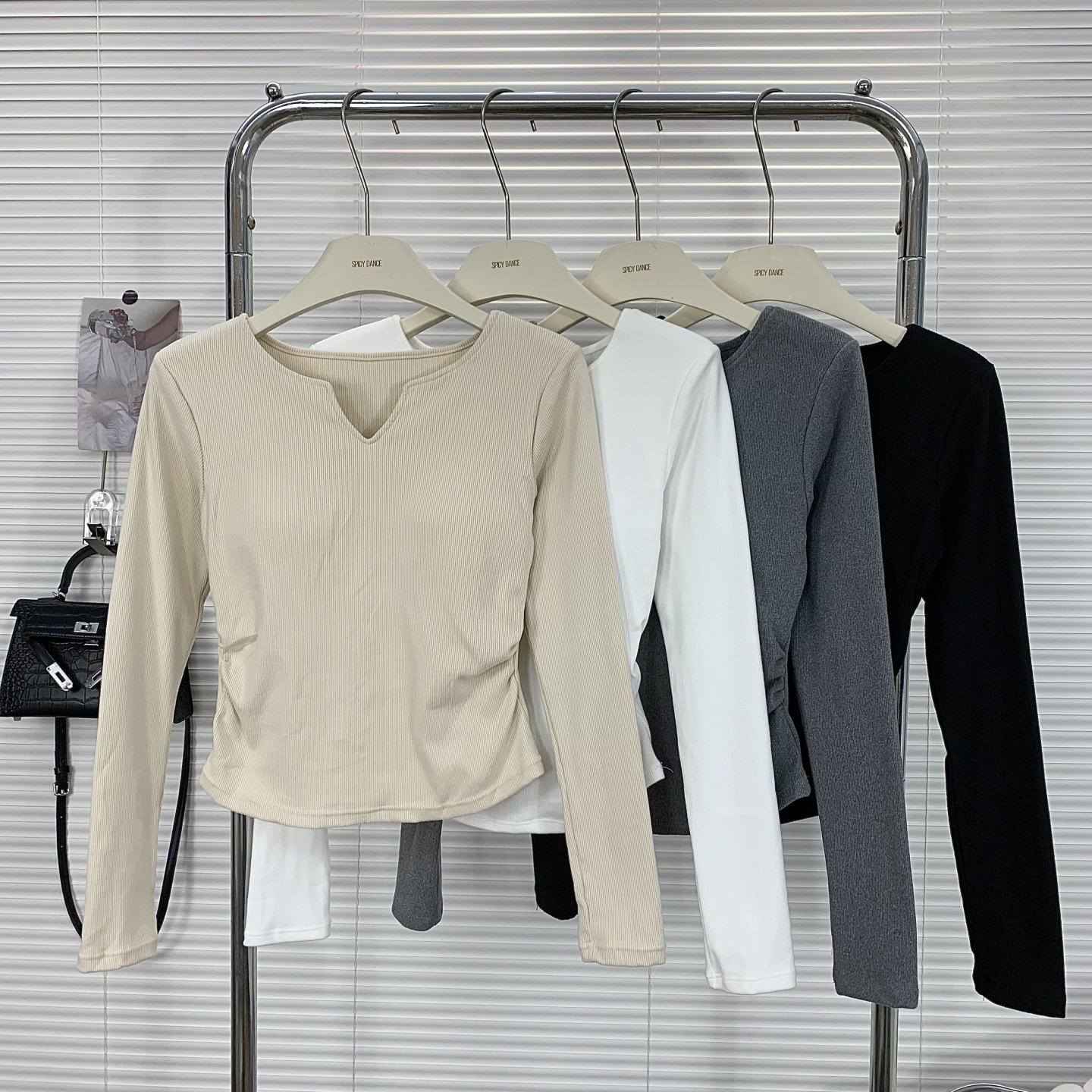 磨毛v领打底衫白色内搭女上衣