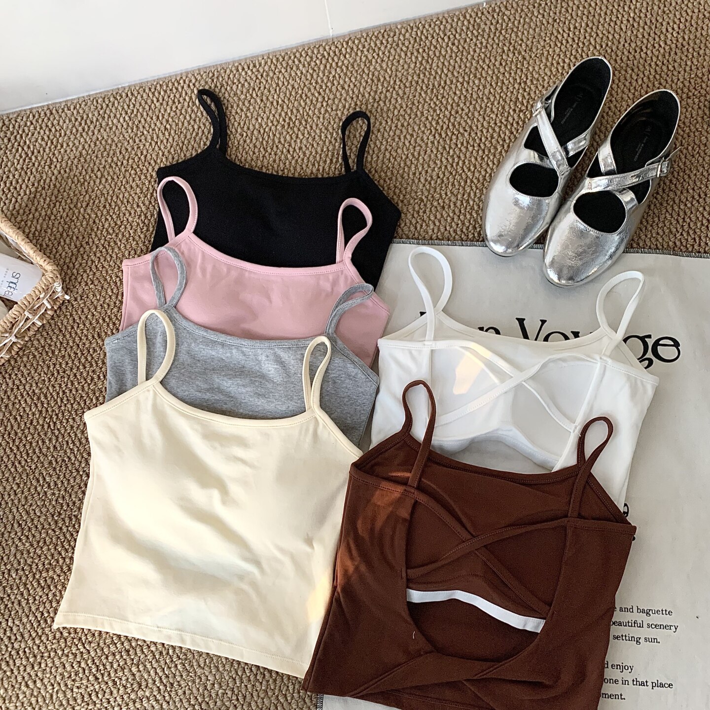 2026新款后背交叉小吊带背心胸罩女内搭美背文胸一体式内衣带胸垫