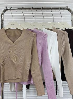 紫色V领短款针织开衫女秋装小衫不规则毛衣外套修身别致掐腰上衣