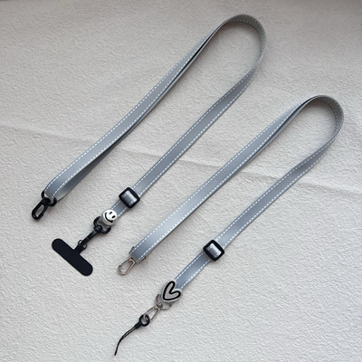 高级灰不规则爱心高冷笑脸手机壳垫片斜挎伸缩式可调节挂脖绳斜背