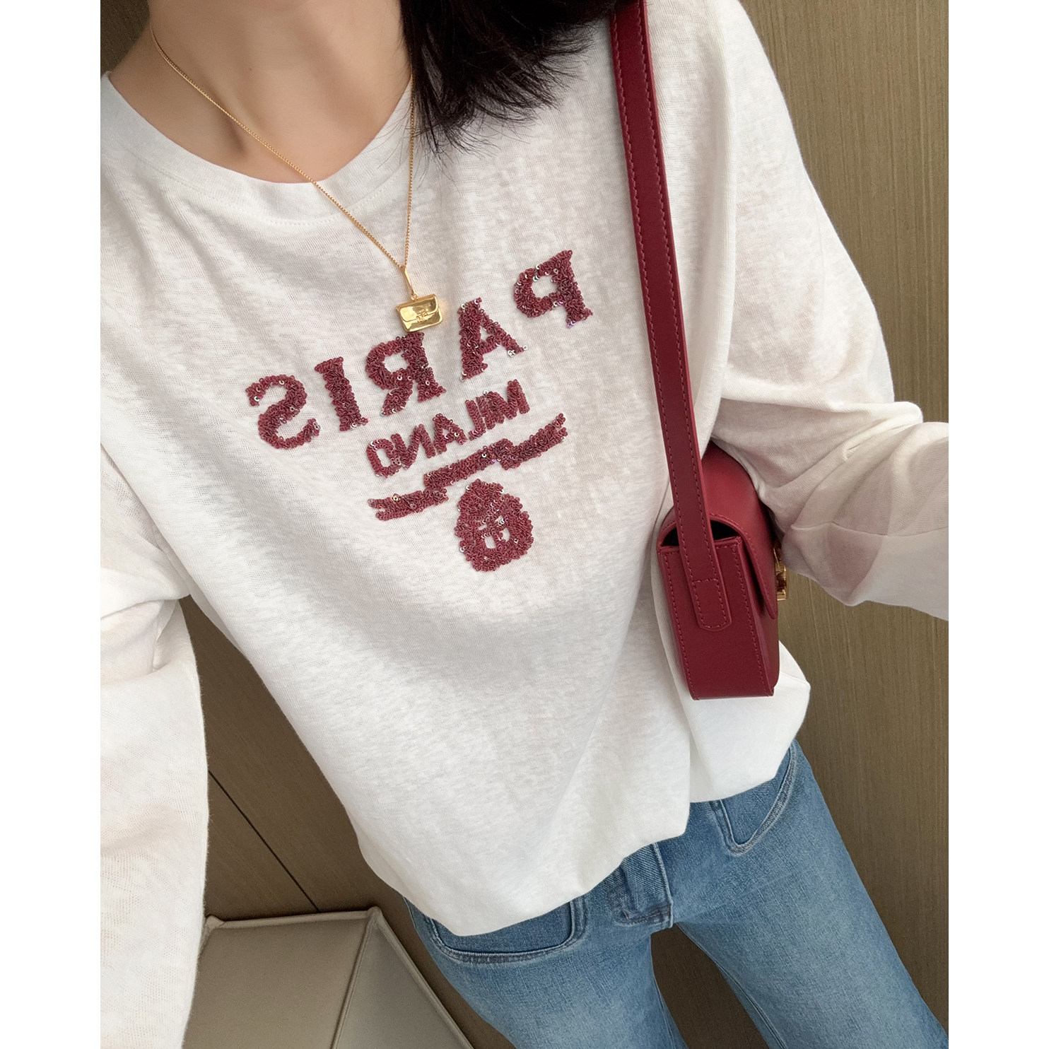 时髦又吸睛！舒适柔软 红色字母亮片白色圆领长袖T恤休闲打底上衣