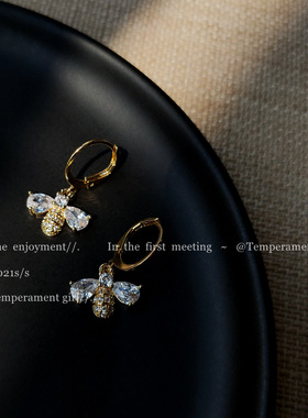 NCLAND原创设计 大气感微镶锆石蜜蜂气质耳扣镀14k时尚通勤轻奢