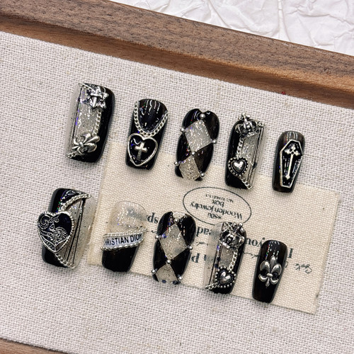 暗黑色链条格纹纯手工穿戴甲欧美法式美甲显白2025新年款短梯杏仁