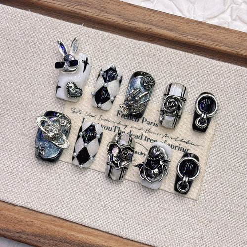 酷帅兔子手绘暗黑纯手工穿戴甲日常卡通可爱2025新年短梯方杏仁款