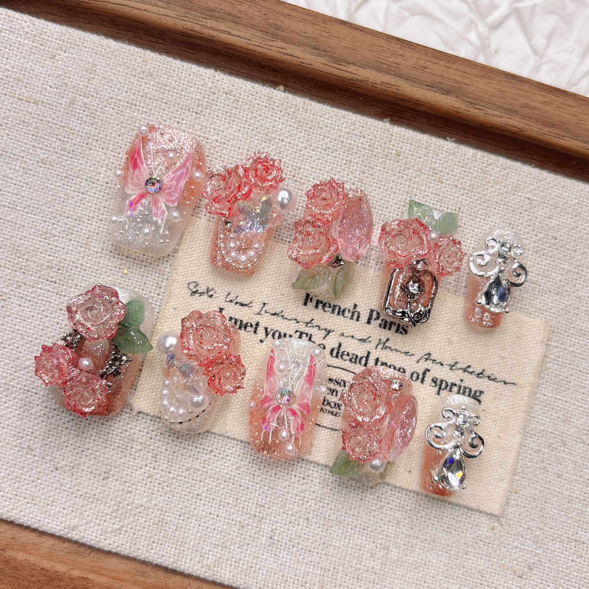 粉色蝴蝶玫瑰花纯手工穿戴甲高级感美甲2025新年短梯方款女士杏仁