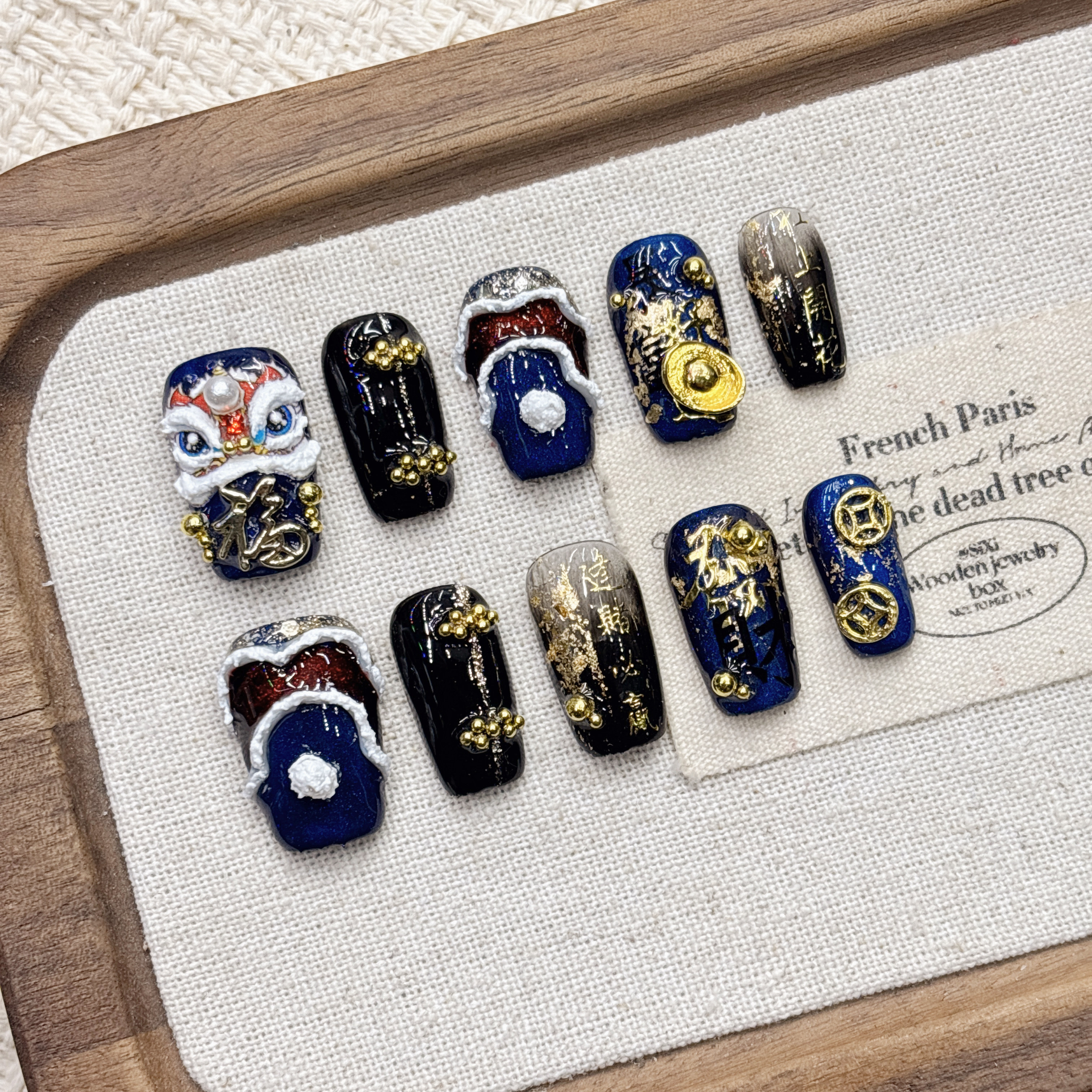 蓝金醒狮纳福新年美甲纯手工穿戴甲2026年秋冬短款杏仁国风招财,彩妆/香水/美妆工具,穿戴甲/甲片,淘宝优惠券,粉丝福利购,淘宝优惠卷