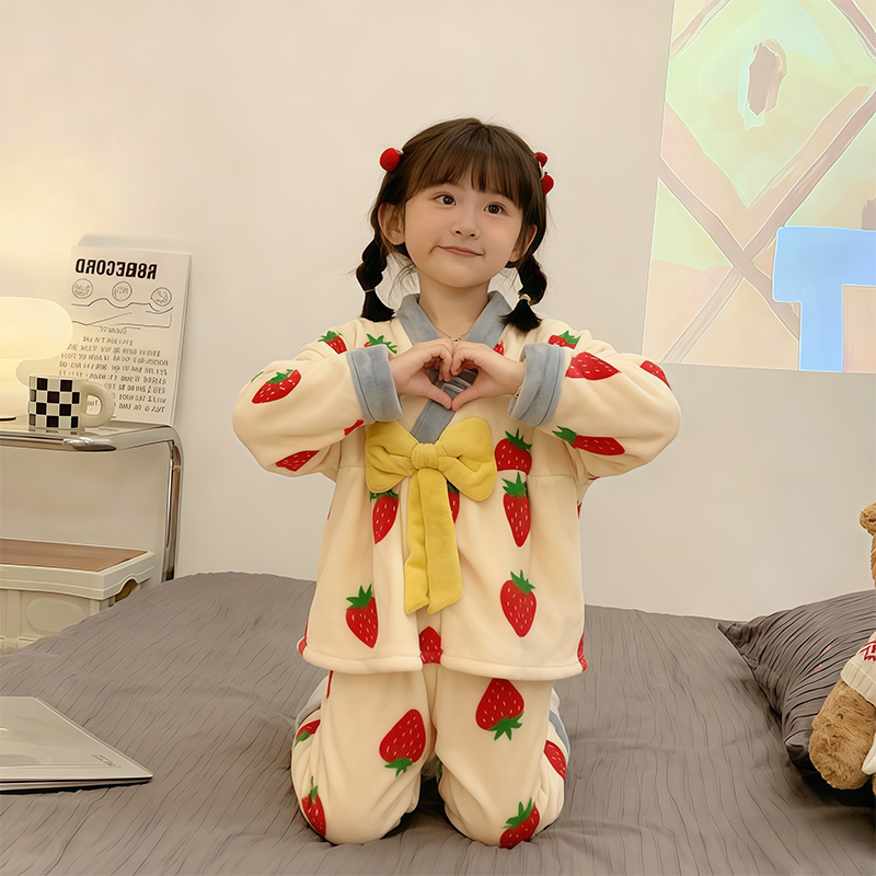 草莓睡衣儿童女孩高端法兰绒秋冬