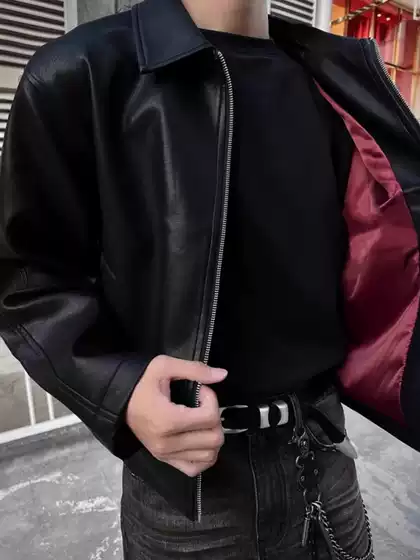 Spring New Textured Pu Leather Short Wide Black Leather Jacket for Men Cleanfit Jacket with Red Lining