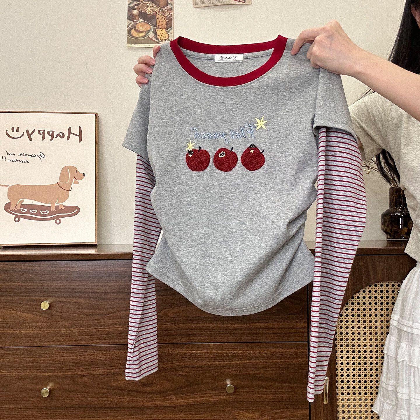 奶油的宇宙 植绒苹果条纹拼接假两件长袖T恤女设计感收腰短款上衣,女装/女士精品,T恤,淘宝优惠券,粉丝福利购,淘宝优惠卷