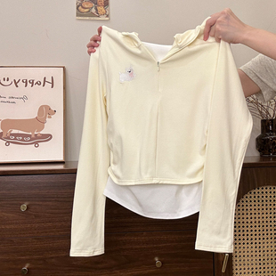 奶油的宇宙 刺绣小狗假两件奶黄色连帽长袖T恤女甜妹收腰短款上衣