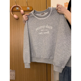 奶油的宇宙 刺绣字母蕾丝圆领卫衣女日系小个子插肩长袖2025新款