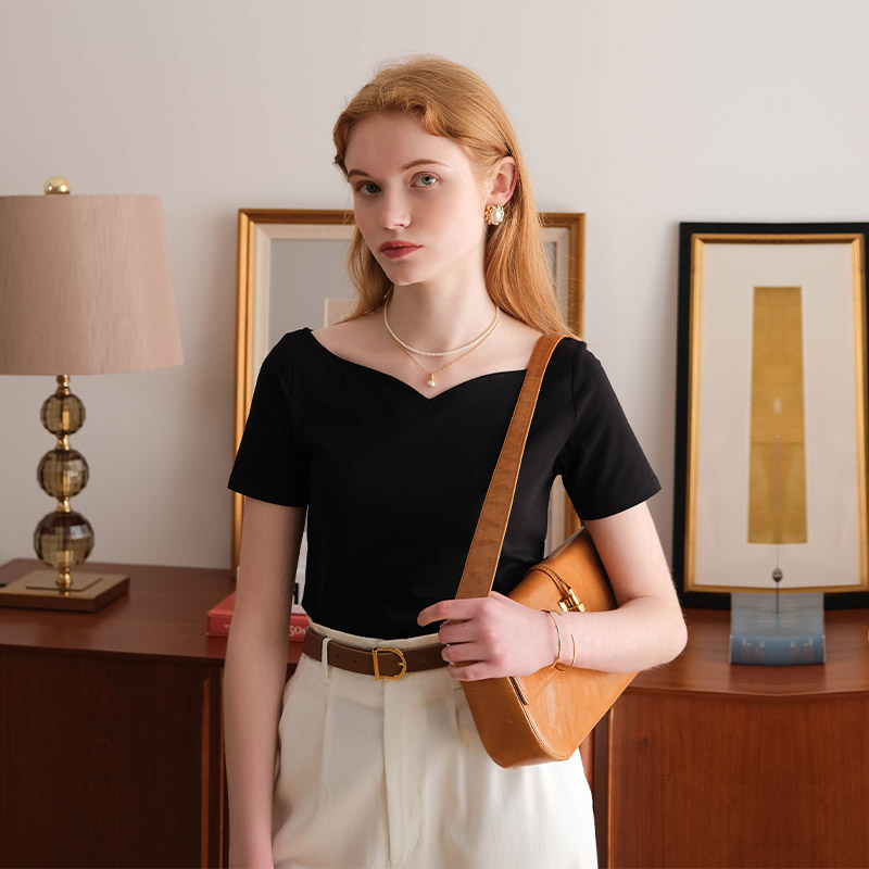 然若心形领修身显瘦T恤