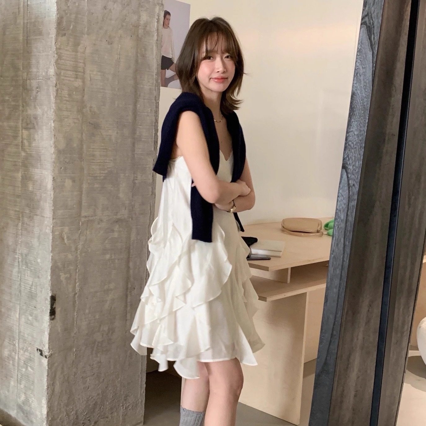 仙仙木耳边吊带裙女法式气质温柔连衣裙