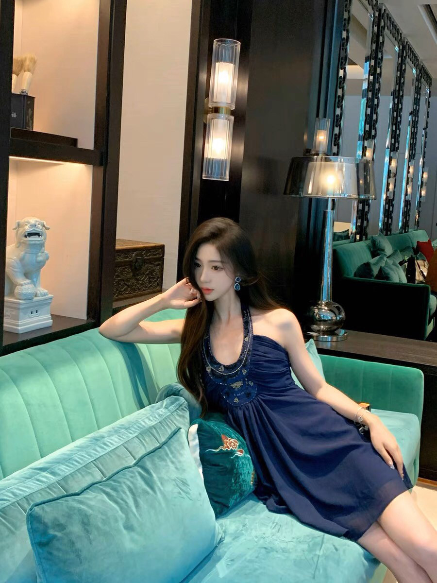 女明星私服星河蓝异域风情重磅手工挂脖钉珠连衣裙轻熟名媛礼服裙