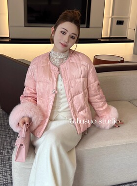 新中式轻奢圆领钉珠羽绒服女2025冬季韩版90白鸭绒袖口狐狸毛外套