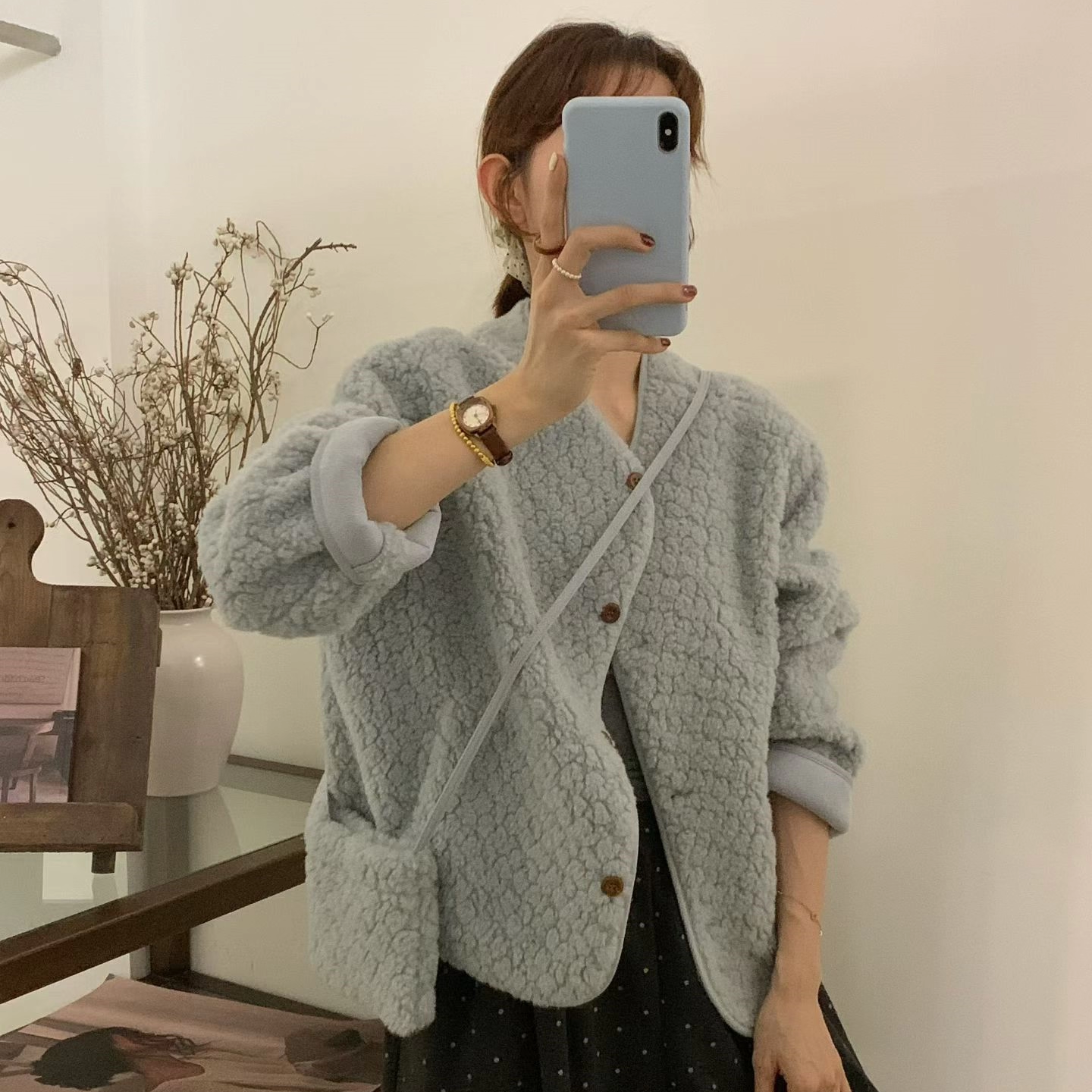 小个子皮毛一体羊羔毛短外套女