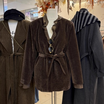 轻熟风木耳边拼接V领羽绒西装