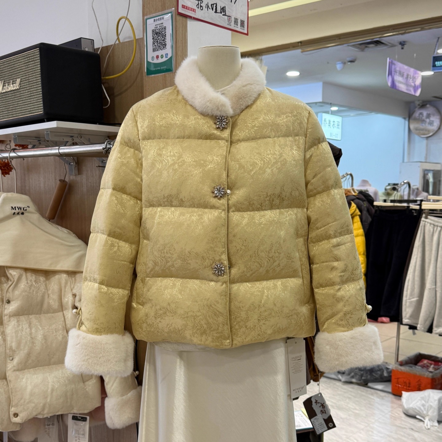 环保毛拼接立领提花羽绒服女