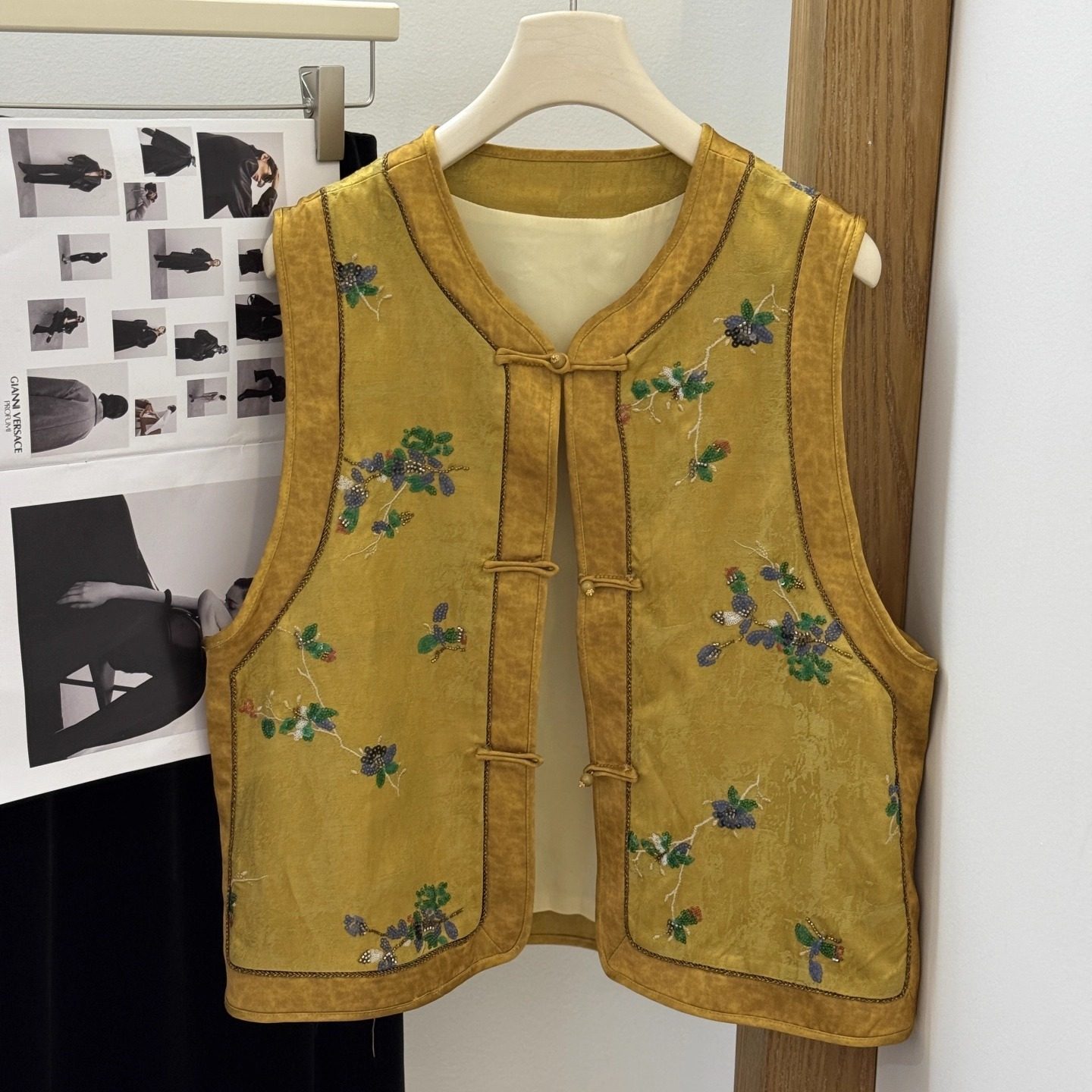 新中式亮片钉珠高级感黄色马甲女2025秋季复古盘扣圆领无袖小外套,女装/女士精品,马夹,淘宝优惠券,粉丝福利购,淘宝优惠卷