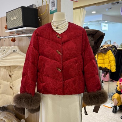 新中式红色气质圆领提花羽绒服