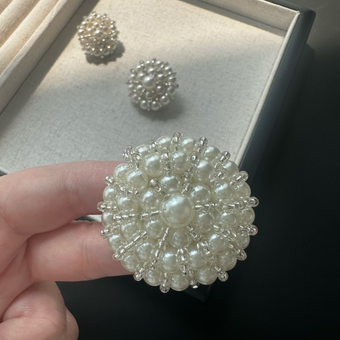 高档皮草纽扣大衣外套精致珍珠扣