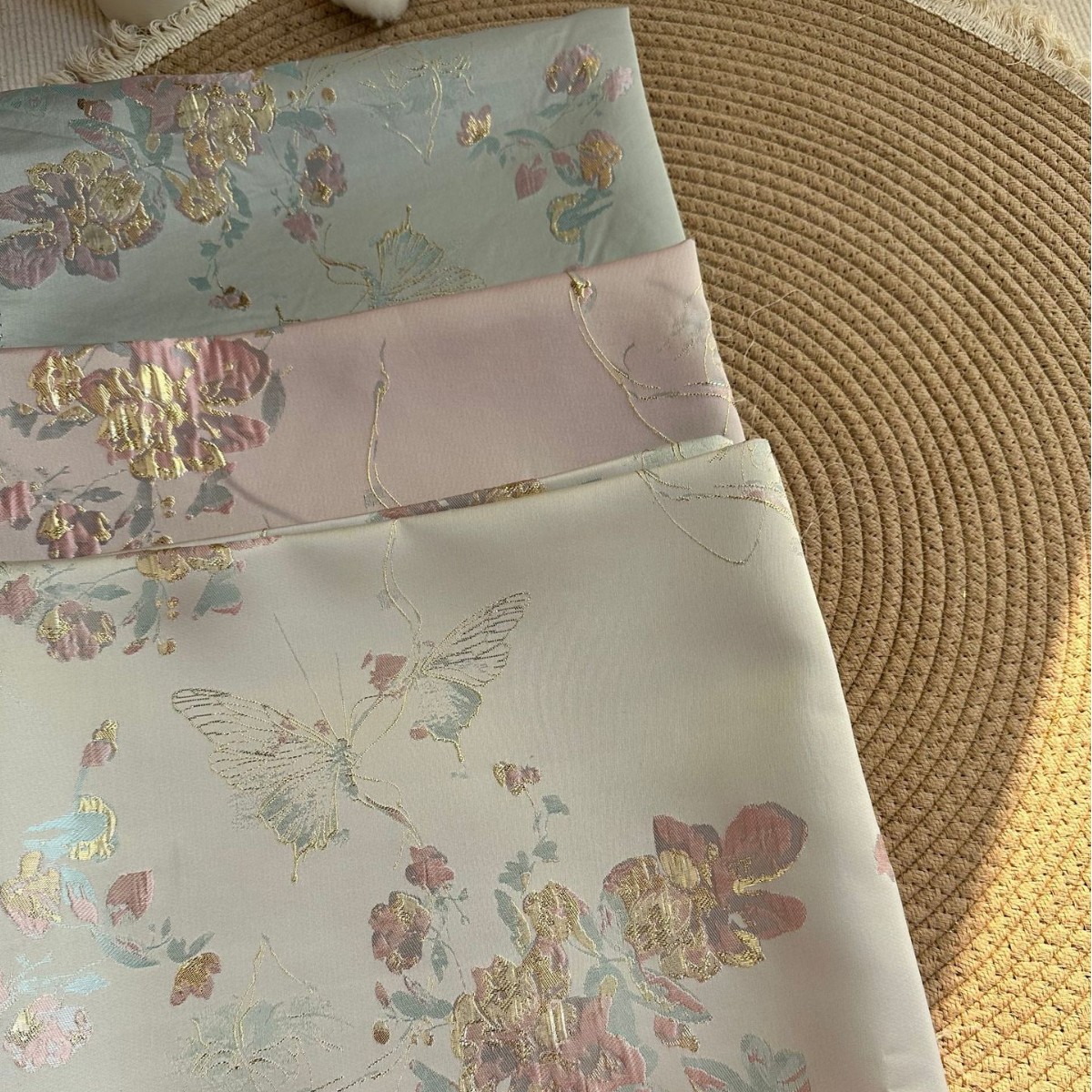 高经缎料蝴蝶提花织金浮雕布料中国风织金礼服伴娘装服装面料3301