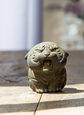 创意仿铸铁迷你老虎摆件国风生肖虎小萌虎可爱桌面小摆件手工雕塑