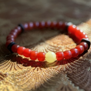 有求必应 气 正能量 元 本命年情侣手串红玛瑙蜜蜡 活力 曦光里