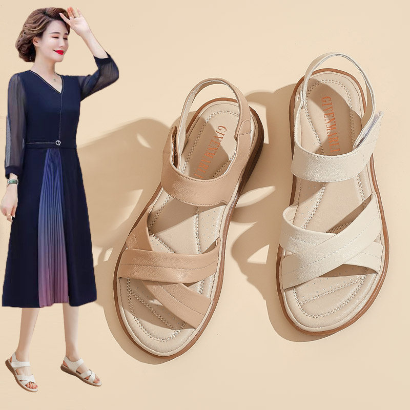 真皮妈妈凉鞋平跟沙滩软底夏季新款防滑牛筋底大码中老年舒适女鞋