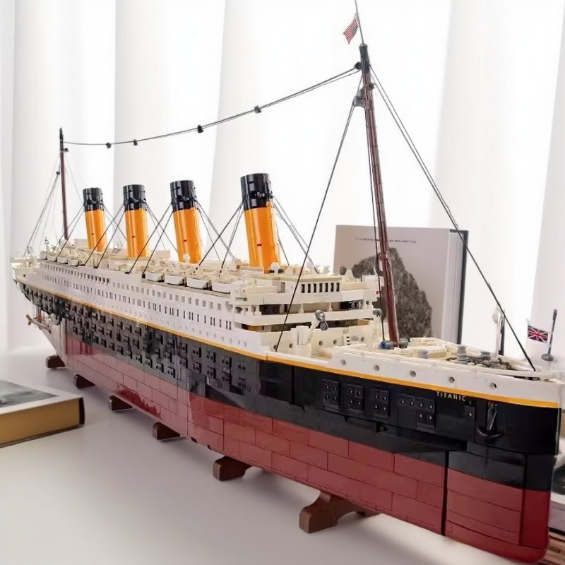 泰坦尼克号模型拼装积木玩具巨大型适用乐高成年高难度益智男女孩