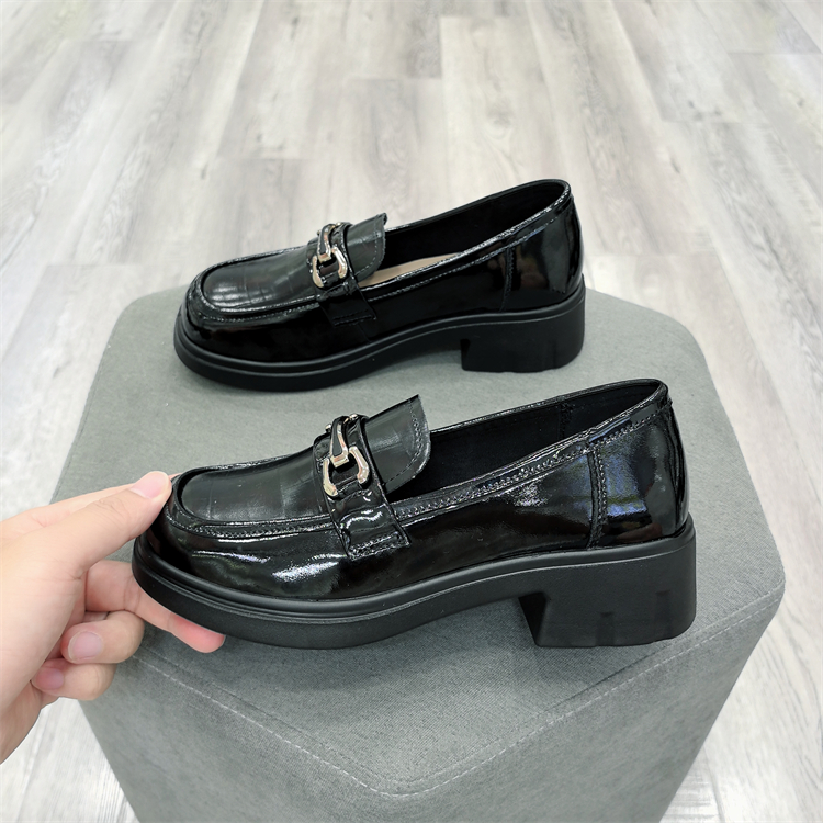 冰洁2025秋季新款女鞋漆皮粗跟舒适百搭轻质一脚蹬乐福鞋69H05-7