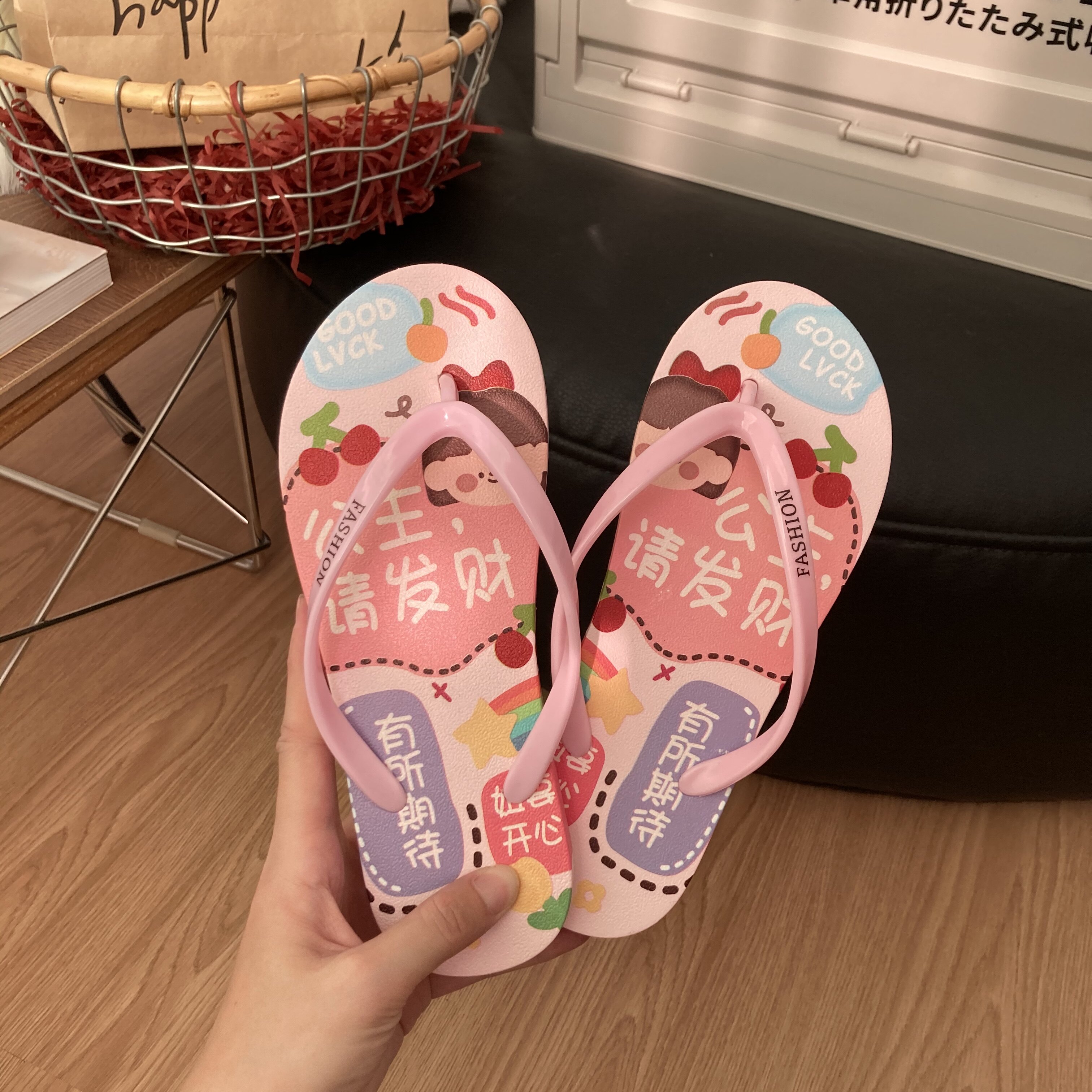 【断码福利】可爱涂鸦平底人字拖鞋女夏学生平跟软底夹脚沙滩拖鞋