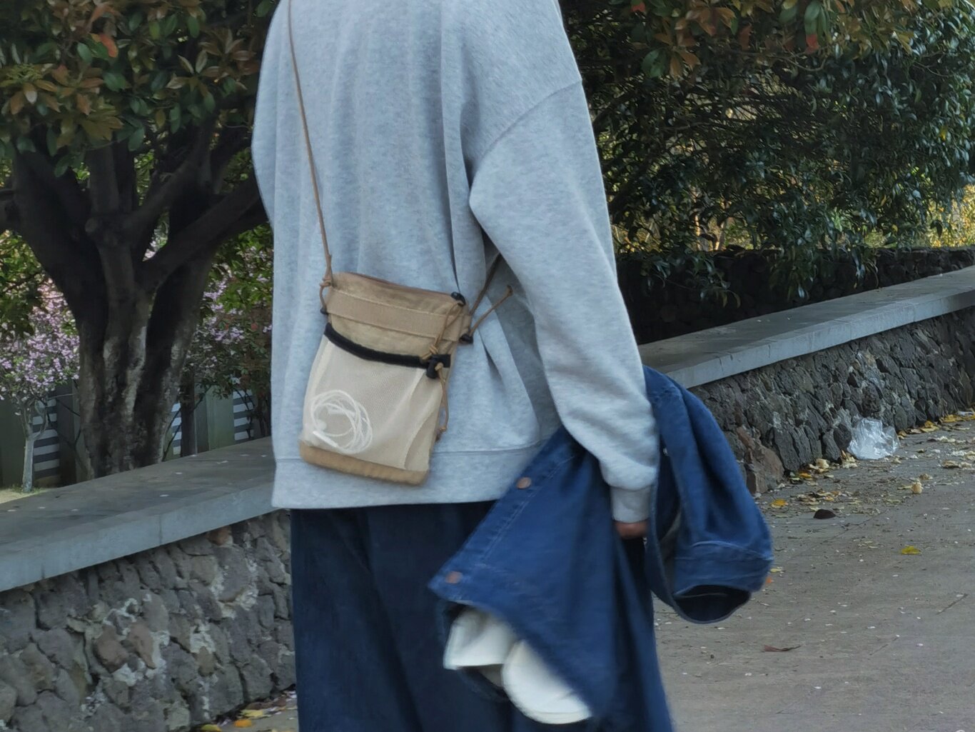 简约弹力肩带可调节手机包斜挎小包双层时尚随身包网面双层街头包