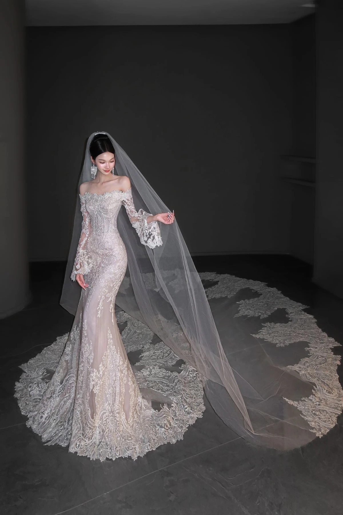 出租【梧桐树下】鱼尾法式轻婚纱新娘2025新款礼服轻奢感出门纱