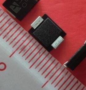 全新 SS26 SR260 贴片肖特基二极管 SMB 2A/60V 1盘3K*70元=210元