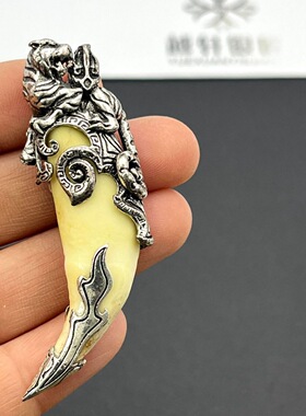 2026新款吊坠黑狗牙情侣铜镀银挂件复古男女学生高端定情物件