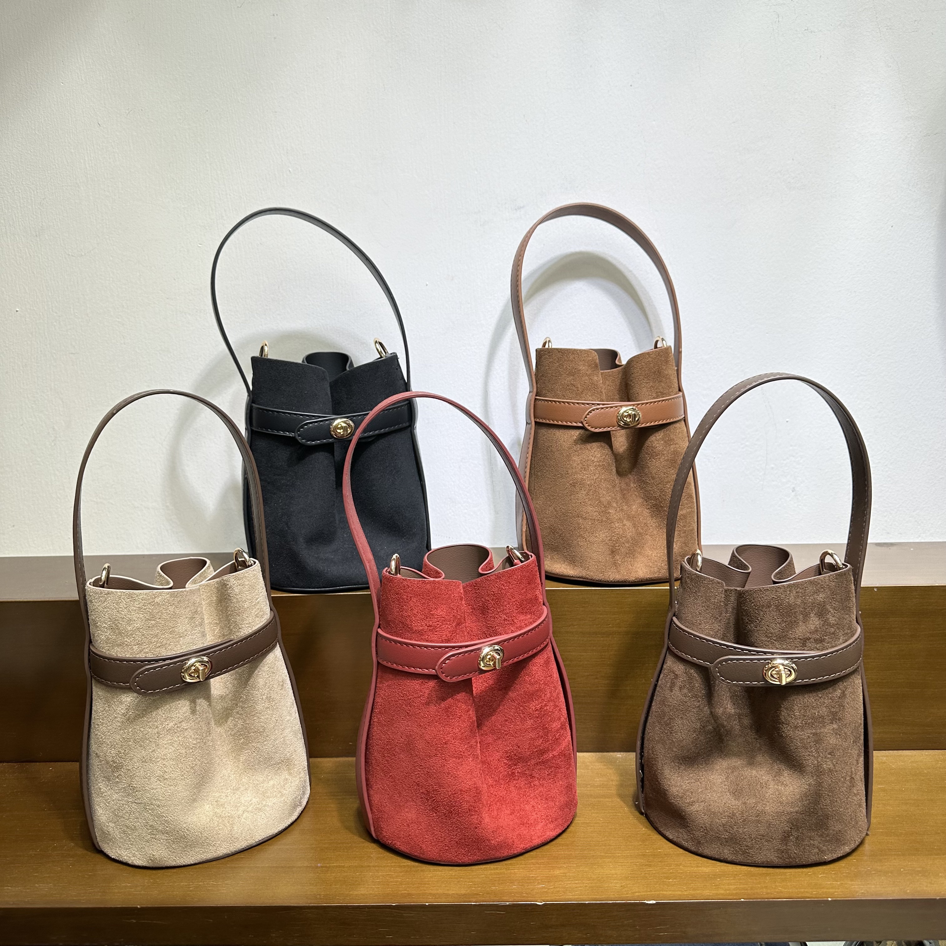 小众个性轻奢锁扣手提斜挎包