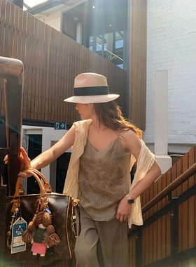 26早春优雅深V领双根式内搭绣花吊带背心女气质通勤百搭显瘦C8330