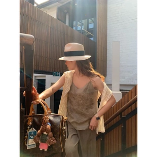 26早春优雅深V领双根式内搭绣花吊带背心女气质通勤百搭显瘦C8330