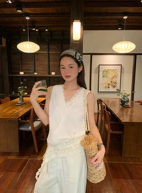 26春夏法式温柔气质蕾丝花边内搭套头v领无袖短款小背心C8596