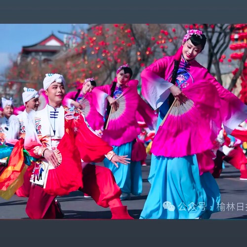 陕北榆林绥德秧歌服展演表演服装女飘逸开场舞蹈过大年喜庆演出服