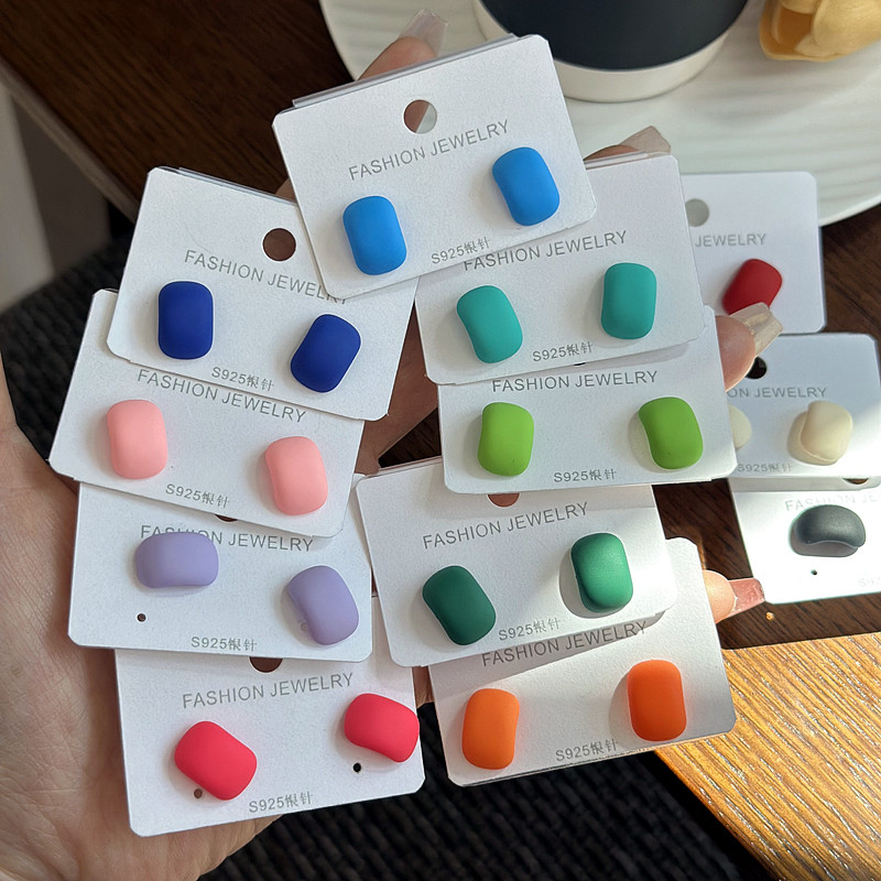 夏季多巴胺糖果彩色相思豆耳钉简约气质小巧方形耳环气质哑光耳饰