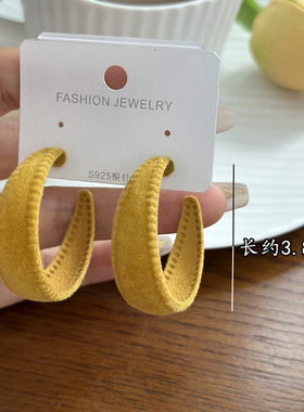 日韩秋冬洋气百搭姜黄色植绒耳环银针几何宽C型镂空圆圈复古耳钉