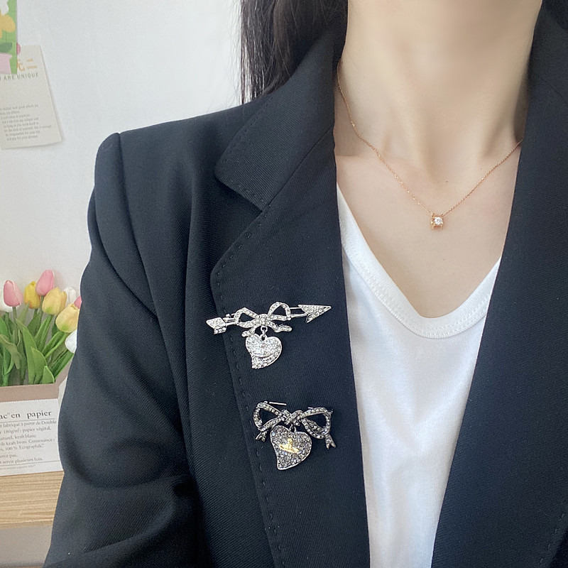 日韩新款一箭穿心蝴蝶结爱心镶钻胸针满钻土星别针ins潮西装配饰