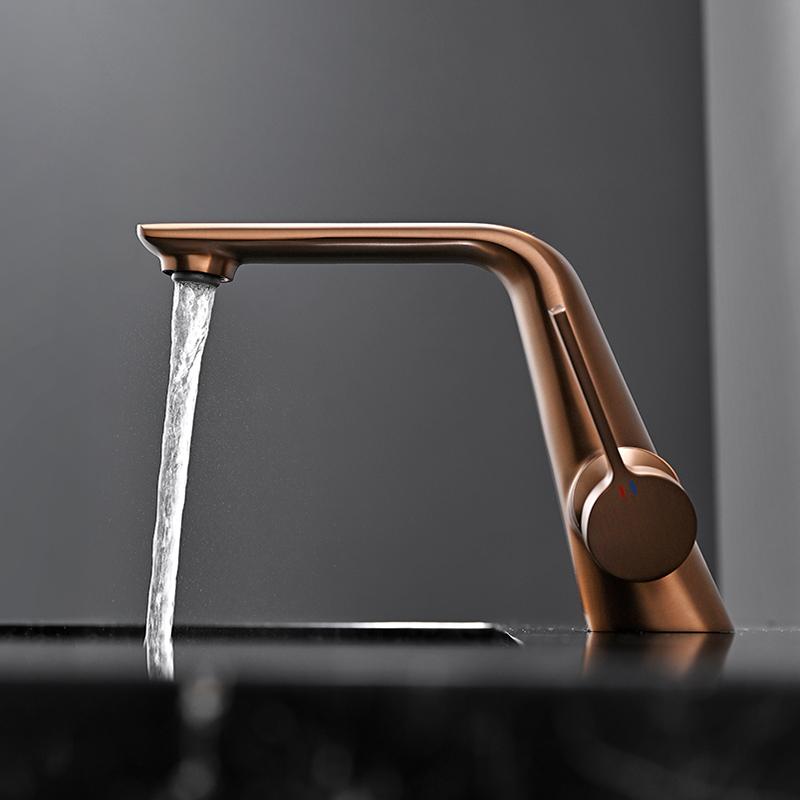 新款浴室单孔台盆面盆龙头