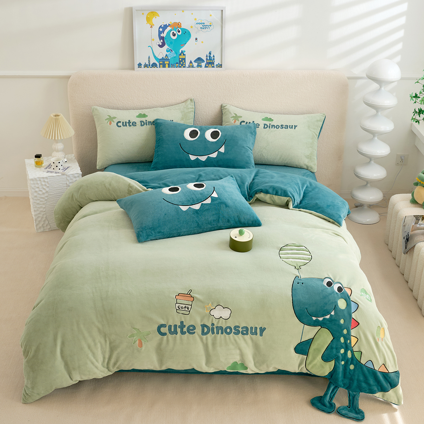 保暖加厚牛奶绒三四件套卡通刺绣