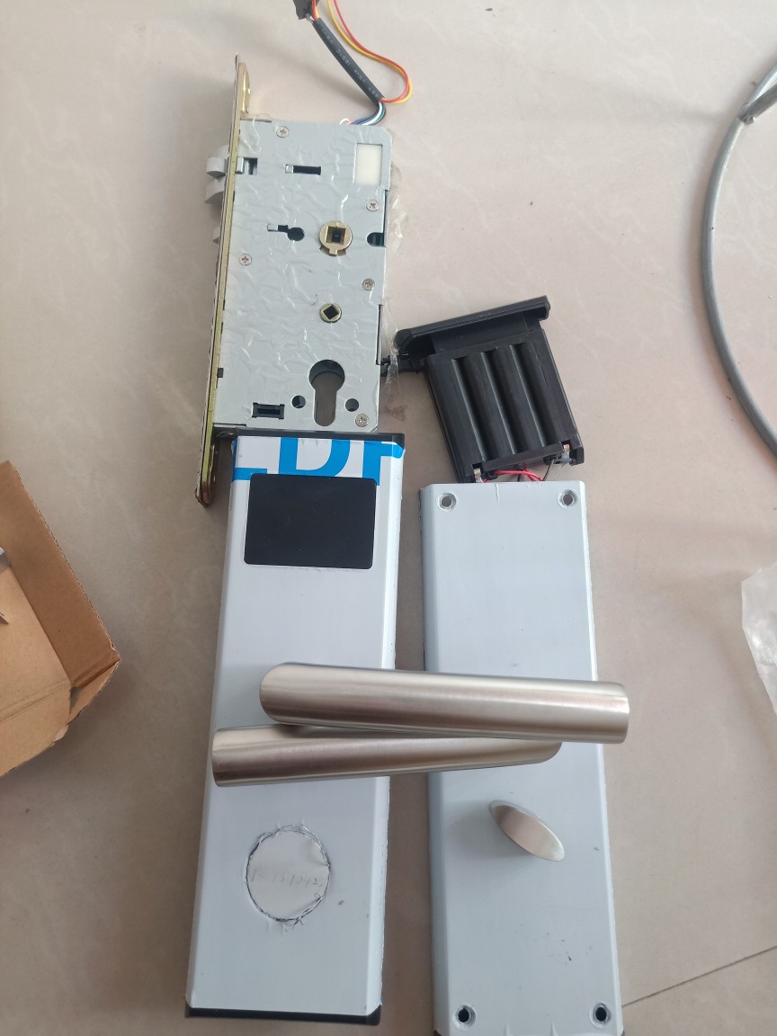 中山摩德隆老款自弹锁